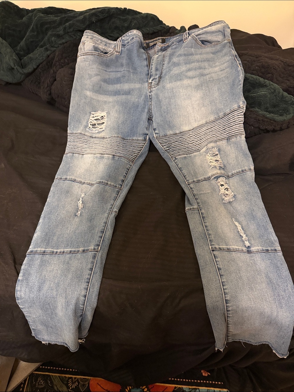 Light Wash Distressed Skinny Jeans with Ribbed Knee Panels